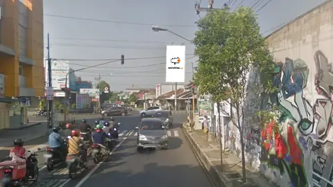 Billboard 4 × 8 m di Perempatan Jl. Masjid - Jl. Gatot Subroto, Purwokerto, Jawa Tengah