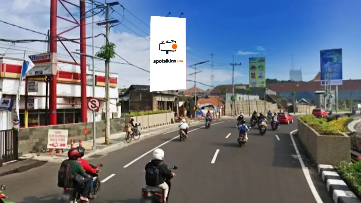 Billboard 4 × 8 m di Jl. A Yani Dolog Surabaya, Jawa Timur