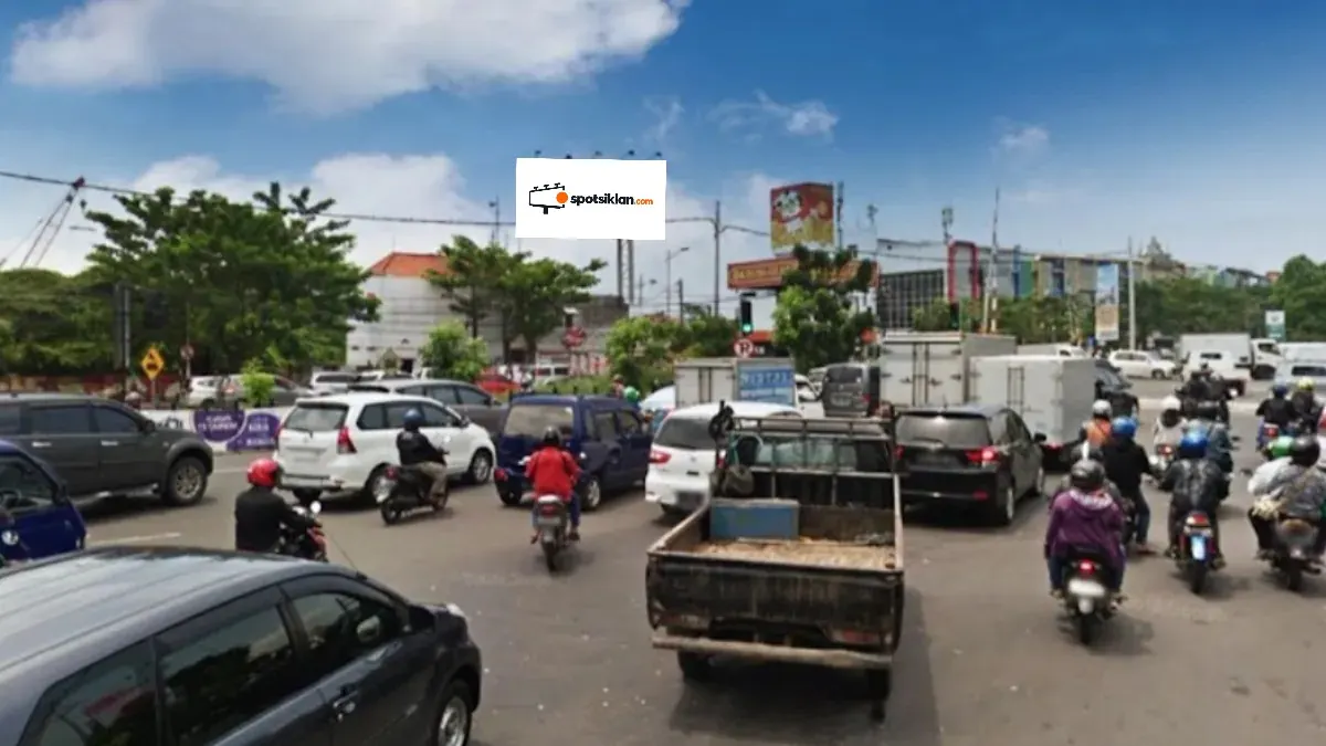 Billboard 5 × 10 m di Jl. A Yani Pertigaan Jemursari, Surabaya, Jawa Timur