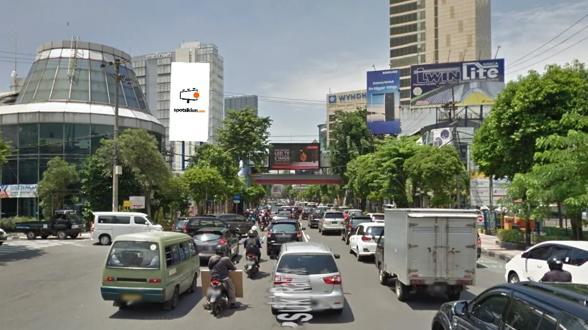 Billboard 5 × 10 m di Jl. Basuki Rahmat (Depan Wuling), Surabaya, Jawa Timur