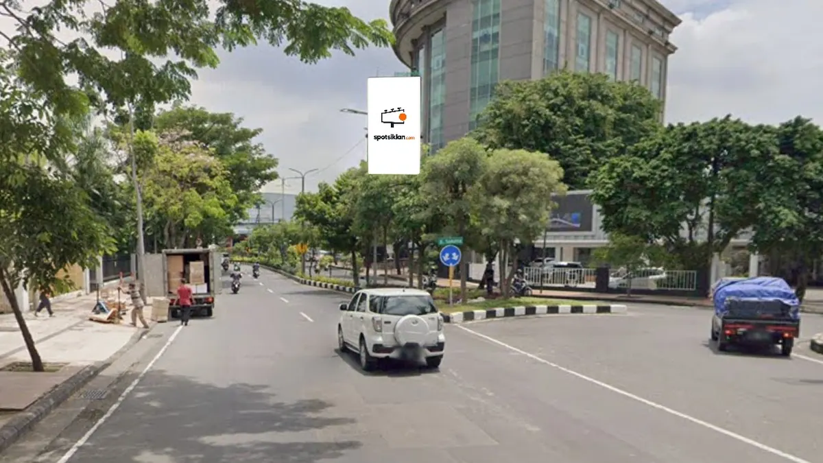 Billboard 6 × 12 m di Jl. Gubeng (Graha SA), Surabaya, Jawa Timur