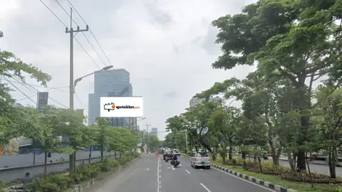 Billboard 8 × 16 m di Jl. Mayjen HR Muhammad 1-75 Putat Gede, Surabaya, Jawa Timur