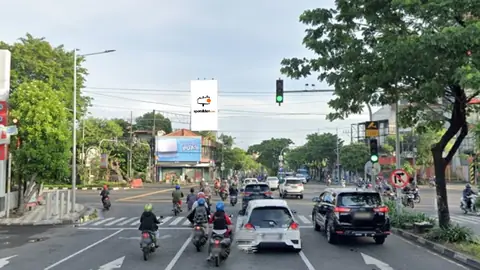 Billboard 5 × 10 m di Jl. Perempatan Kertajaya (Arah Menuju Dr Soetomo), Surabaya, Jawa Timur