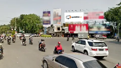 Billboard 5 × 10 m di Jl. Raya Prapen - Panjang Jiwo (kiri), Surabaya, Jawa Timur