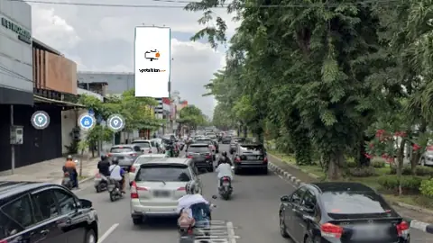 Billboard 10 × 5 m di Jl. Kertajaya (Arah Alun Alun Surabaya), Jawa Timur