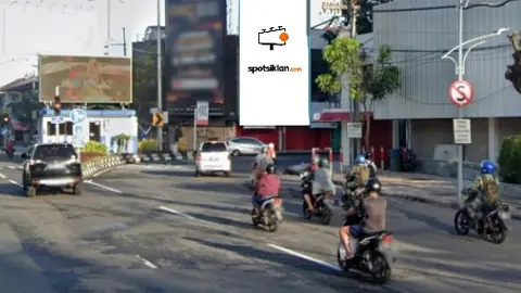 Billboard 12 × 6 m di Jl. Embong Malang (Pusat Kota Blauran), Surabaya, Jawa Timur