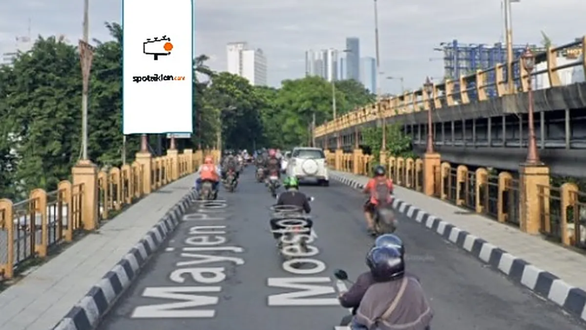 Billboard 8 × 4 m di Jl. Gubeng Surabaya (Dari Jl. Mayjend ke Jl. Gubeng), Jawa Timur