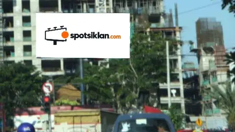 Billboard 4 × 8 m di Jl. Ahmad Yani (Menuju Sidoarjo), Surabaya, Jawa Timur