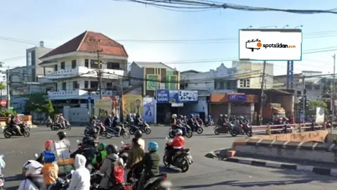 Billboard 5 × 10 m di Jl. Kedung Cowek (Perempatan Raya Kenjeran Surabaya), Jawa Timur