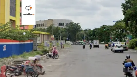 Billboard 10 × 5 m di Jl. Dupak Raya (Depan Pusat Grosir Surabaya), Jawa Timur
