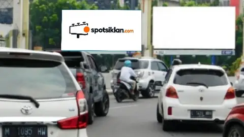 Billboard 5 × 10 m di Jl. Pemuda (Area Monumen Kapal Selam Surabaya), Jawa Timur