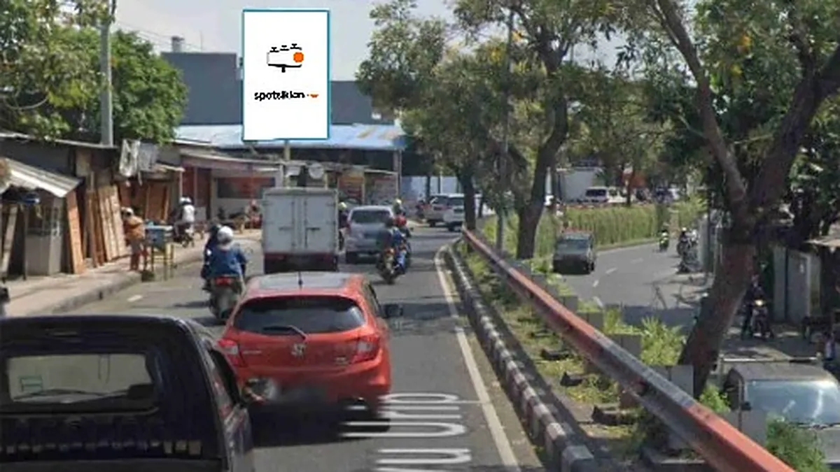 Baliho 4 × 6 m di Jl. Banyu Urip (Arah Pasar Asem - Simo Magersari), Surabaya, Jawa Timur
