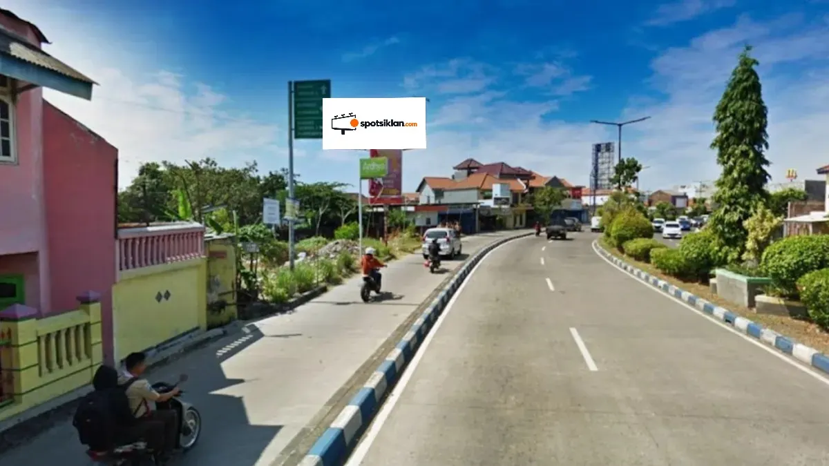 Billboard 5 × 10 m di Jl. Raya Bandara Baru Sidoarjo, Jawa Timur