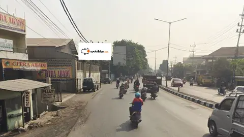 Billboard 5 × 10 m di Jl. Raya Taman No 15, Sidoarjo, Jawa Timur