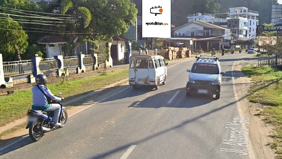 Baliho 6 × 4 m di Jl. AYani (Depan Kantor PU Singkawang, Arah dari Singkawang ke luar kota), Kalimantan Barat