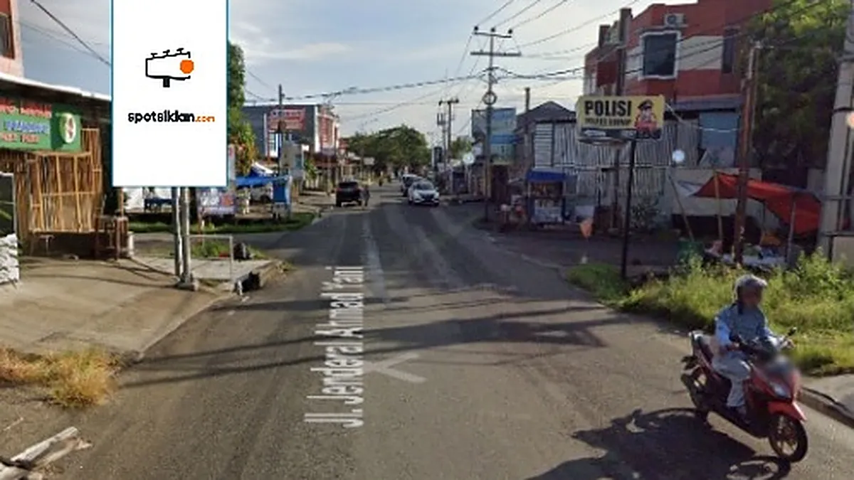 Baliho 2 × 4 m di Jl. Jend Ahmad Yani (Arah Tugu Tani Padi), Sidenreng Rappang, Sulawesi Selatan