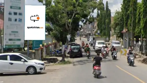 Baliho 2 × 4 m di Jl. Poros Pinrang Rappang (Pertigaan Monumen Bambnbu Runcing Rappang), Sidenreng Rappang, Sulawesi Selatan