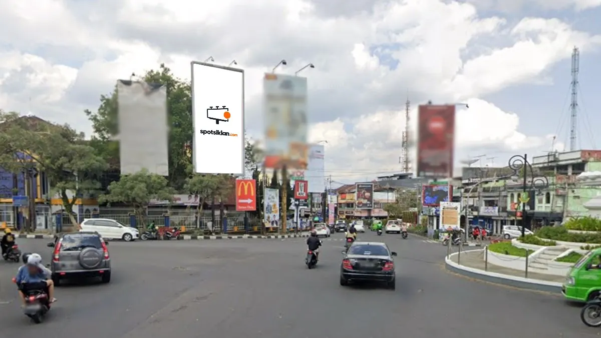 Billboard 5 × 10 m di Bundaran Adipura Kota Sukabumi, Jawa Barat