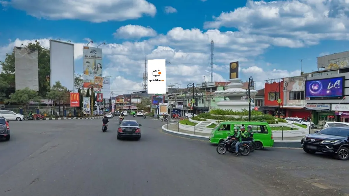 Billboard 4 × 8 m di Jl. RE Martadinata (depan bunderan), Kota Sukabumi, Jawa Barat