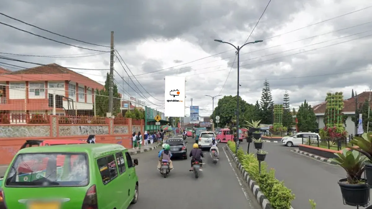 Billboard 4 × 8 m di Jl. R. E. Martadinata, Sukabumi, Jawa Barat