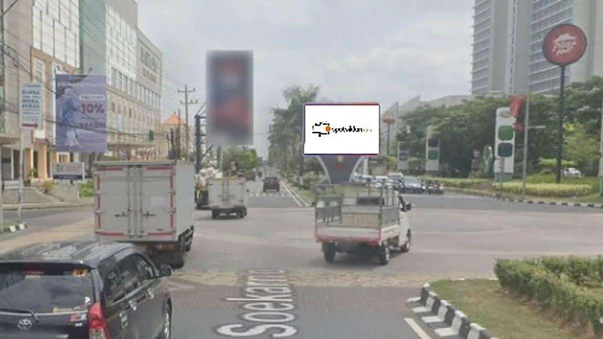 Videotron 4 × 6 m di Jl. Ir Soekarno (Area Perempatan The Park), Sukoharjo, Jawa Tengah