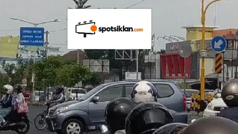 Billboard 5 × 10 m di Jl. Ring Road Utara (Perempatan UPN, Arah Bandara Udara Adisutjipto), Sleman, DI Yogyakarta