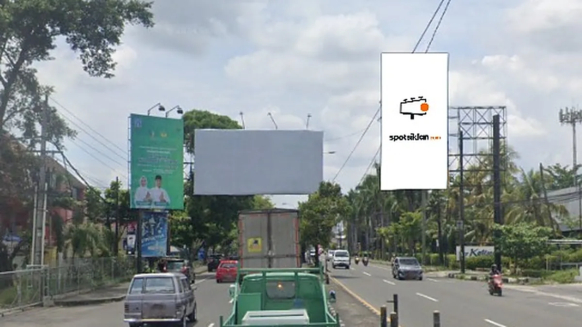 Billboard 10 × 6 m di Jl. Laksda Adisucipto (SPBU Bandara Adisucipto), Sleman, DI Yogyakarta