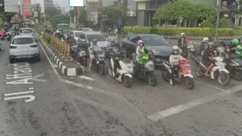 Billboard 4 × 8 m di Jl. Gejayan-Affandi (Perempatan Condong Catur, Seberang TB Toga Mas, Hadap Utara), Sleman, DI Yogyakarta