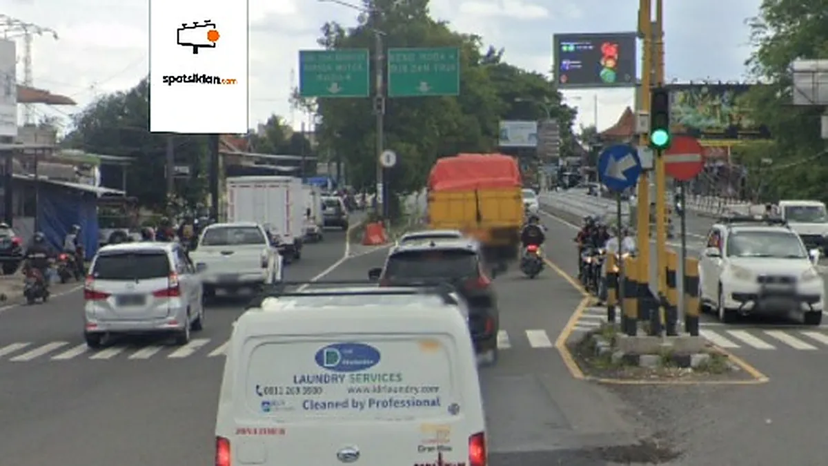 Baliho 6 × 4 m di Jl. Raya Solo - Jogja (Pertigaan Prambanan), Sleman, DI Yogyakarta