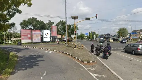 Baliho 6 × 4 m di Jl. Ringroad Barat (Perempatan Kronggahan) (Perempataan Kronggahan (View : Ke arah Jombor)), Sleman, DI Yogyakarta