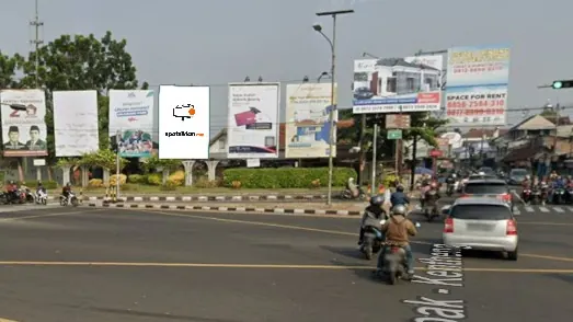 Baliho 6 × 4 m di Jl. Godean (Perempatan Demak Ijo), Sleman, DI Yogyakarta