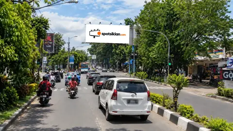 Billboard 5 × 10 m di Jl. Ir. Sutami (Dekat Kampus UNS), Solo, Jawa Tengah