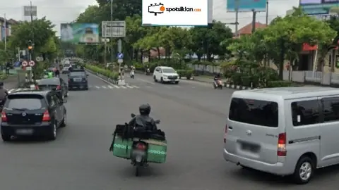 Billboard 5 × 10 m di Jl. Adi Sucipto (Area Perempatan Manahan, Arah Stadion), Solo, Jawa Tengah