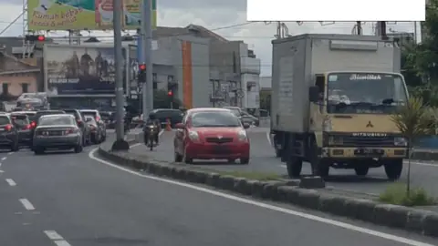 Billboard 6 × 12 m di Jl. A Yani (Terminal Tirtonadi Solo, Arah ke Terminal/ Stasiun Balapan), Jawa Tengah