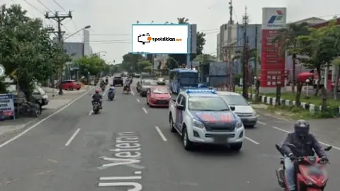 Billboard 5 × 10 m di Jl. Veteran (Area Perempatan Lampu Merah Tipes), Solo, Jawa Tengah