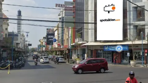 Billboard 10 × 5 m di Jl. Gatot Subroto (Area Perempatan Singosaren), Solo, Jawa Tengah