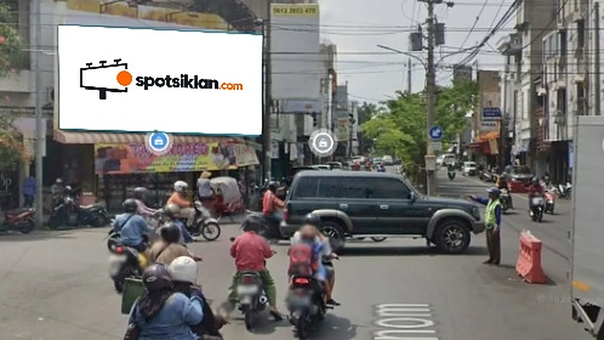 Billboard 10 × 5 m di Jl. Dr Rajiman (Perempatan Coyudan), Solo, Jawa Tengah