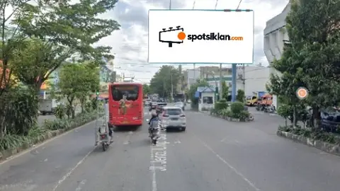 Billboard 10 × 5 m di Jl. Jend Urip Sumoharjo (Menuju Balaikota Surakarta), Solo, Jawa Tengah
