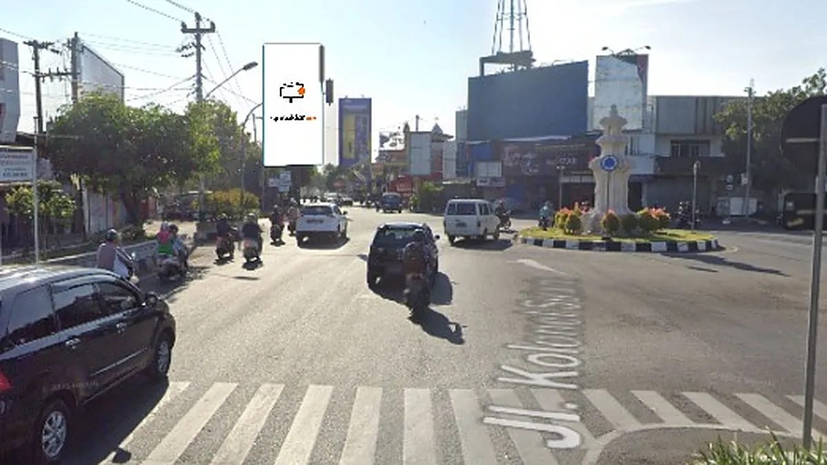 Billboard 5 × 10 m di Jl. Tentara Pelajar (Perempatan Cembengan), Solo, Jawa Tengah