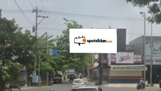 Billboard 10 × 5 m di Jl. Veteran (Perempatan Baturono), Solo, Jawa Tengah