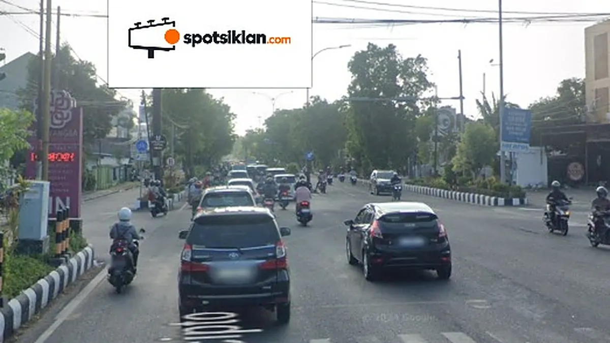 Billboard 5 × 10 m di Jl. Adi Sucipto (Arah RS JIH Solo), Jawa Tengah