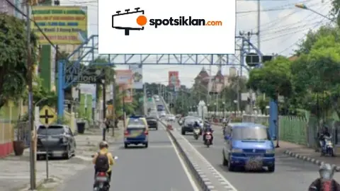Bando Jalan 5 × 10 m di Jl. Dr Mowardi (Area Lap. Kota Barat, Arah Stadion Manahan), Solo, Jawa Tengah