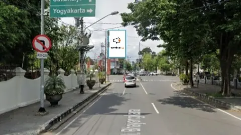 Baliho 5,5 × 3,5 m di Jl. Bhayangkara (Area Lampu Merah Mbaron), Solo, Jawa Tengah