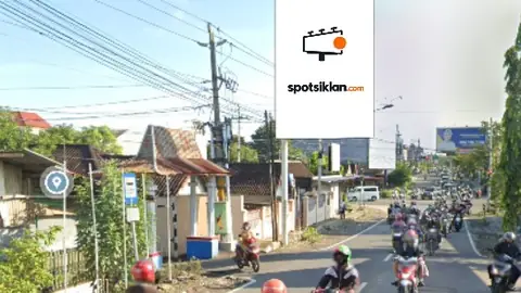Baliho 6 × 4 m di Jl. Dl Panjaitan (Perempatan Pasar Ngemplak, Arah Nusukan), Solo, Jawa Tengah