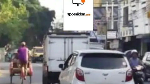 Baliho 6 × 4 m di Jl. Gatot Subroto (Dari Arah Matahari Singosaren), Solo, Jawa Tengah