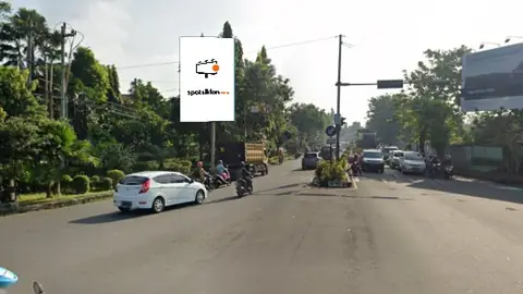 Baliho 4 × 6 m di Jl. Jend A Yani (Bundaran Manahan), Solo, Jawa Tengah