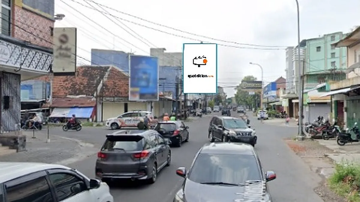 Baliho 4 × 6 m di Jl. Gatot Subroto (Perempatan Notosuman, Arah Mangkunegaran), Solo, Jawa Tengah