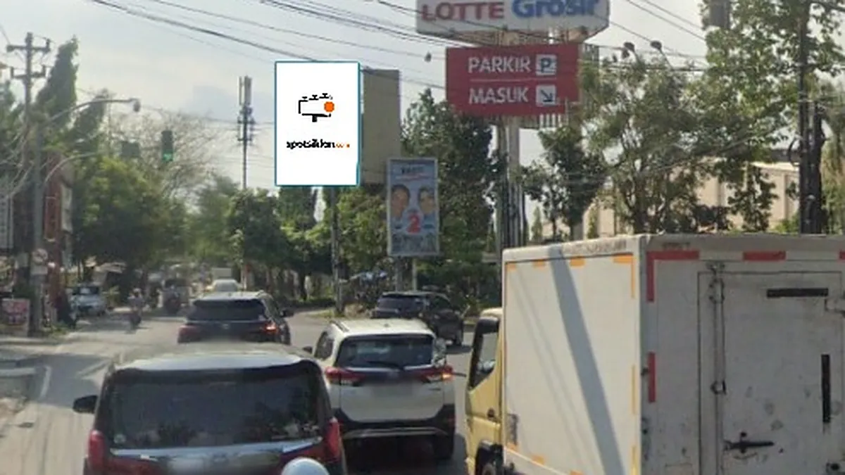 Baliho 3,5 × 5,5 m di Jl. Veteran (Dari Arah Timur, Samping Lotte Mart), Solo, Jawa Tengah