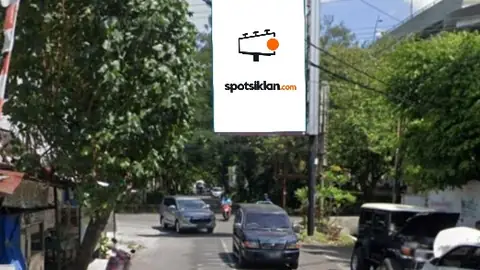 Baliho 3,5 × 5,5 m di Jl. Dr Cipto Mangunkusumo (Depan Solo Paragon), Jawa Tengah