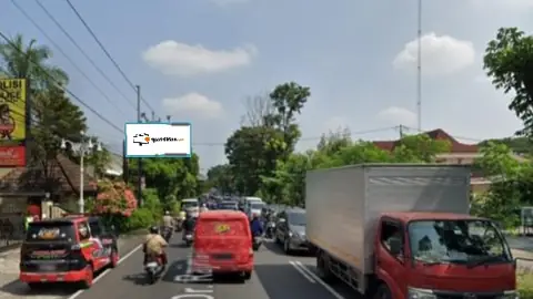 Baliho 2 × 4 m di Jl. DR Radjiman (Dari Arah Perempatan Bunderan Baron Surakarta), Solo, Jawa Tengah